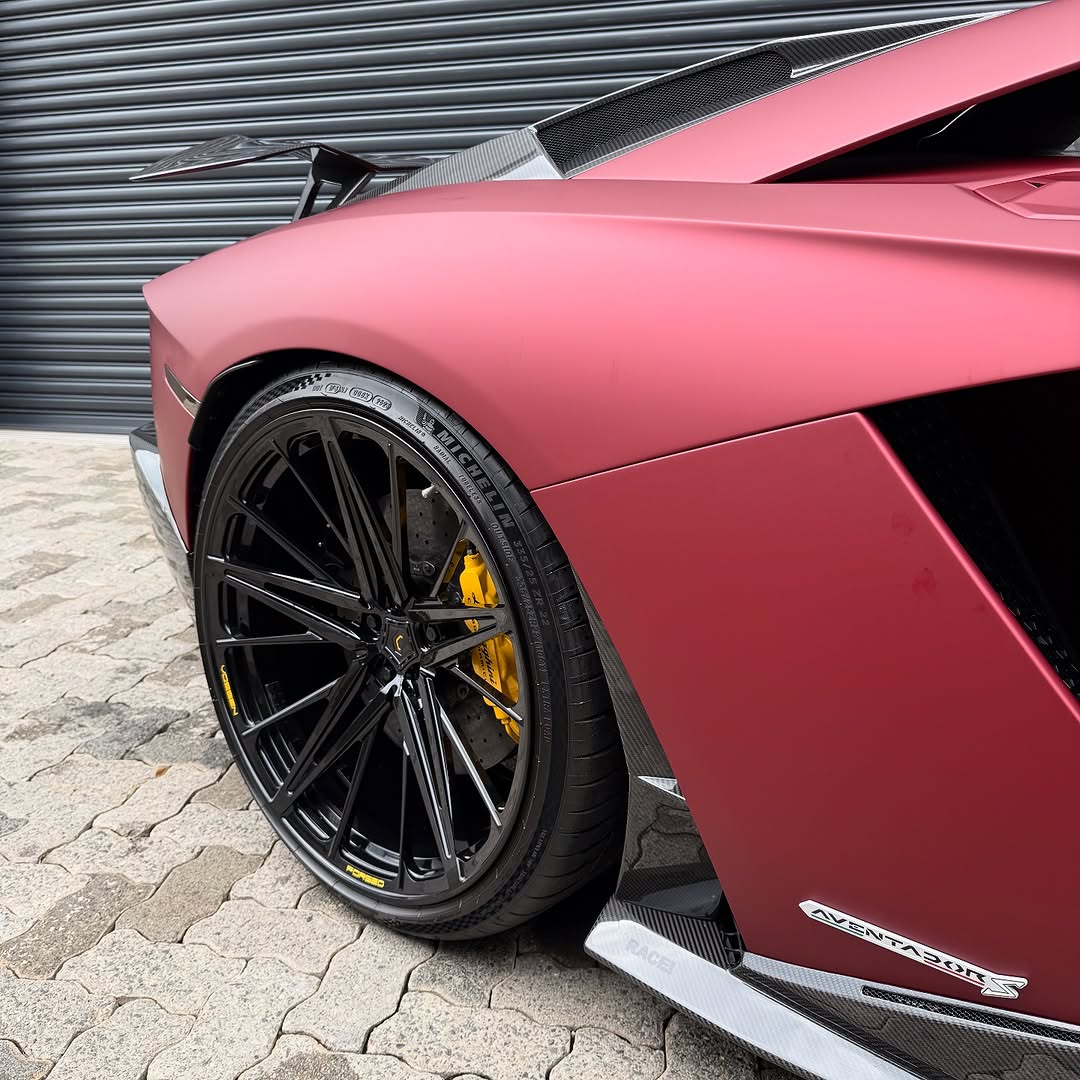 SATIN LIQUID METALLIC BLOOD RED