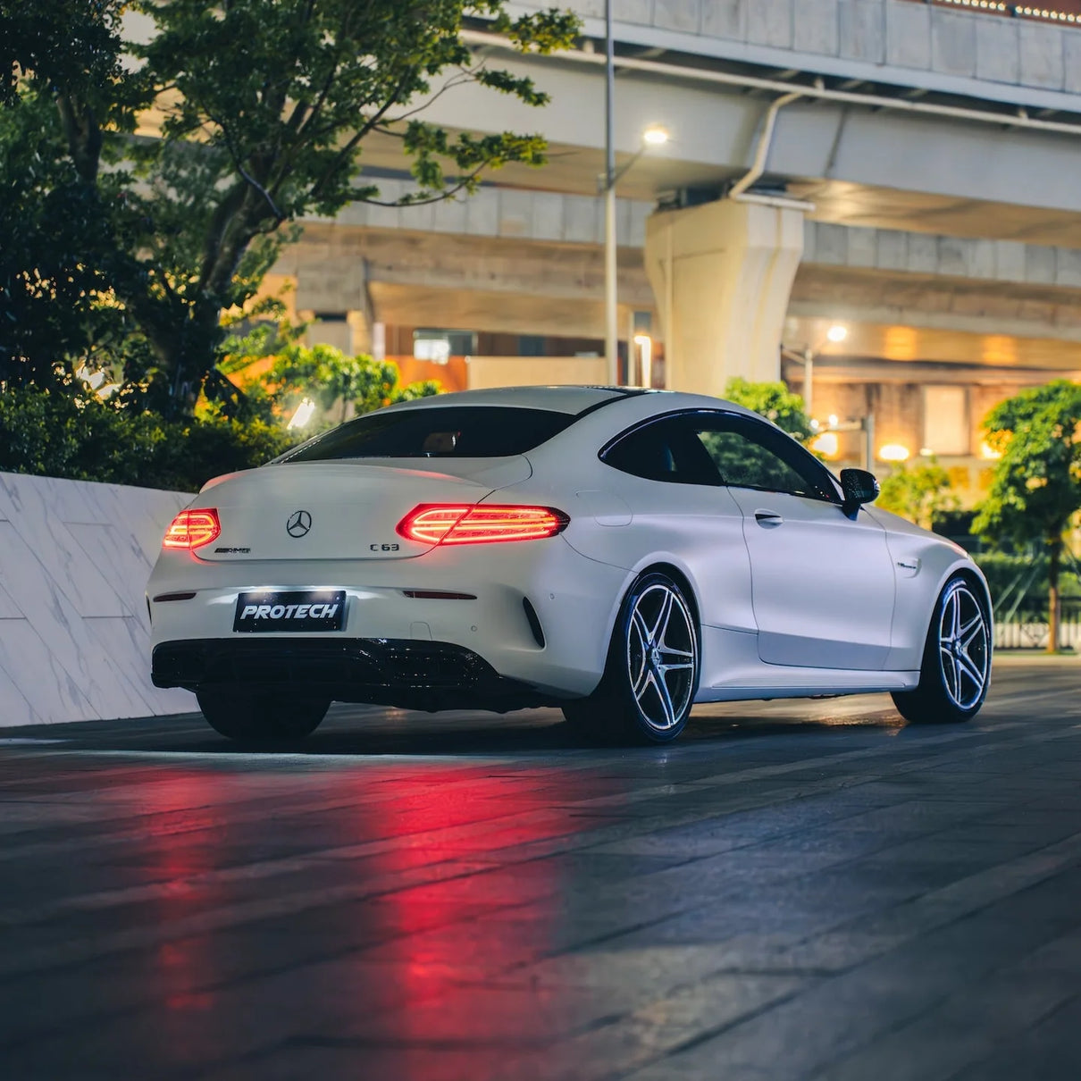 FROZEN MATTE WHITE