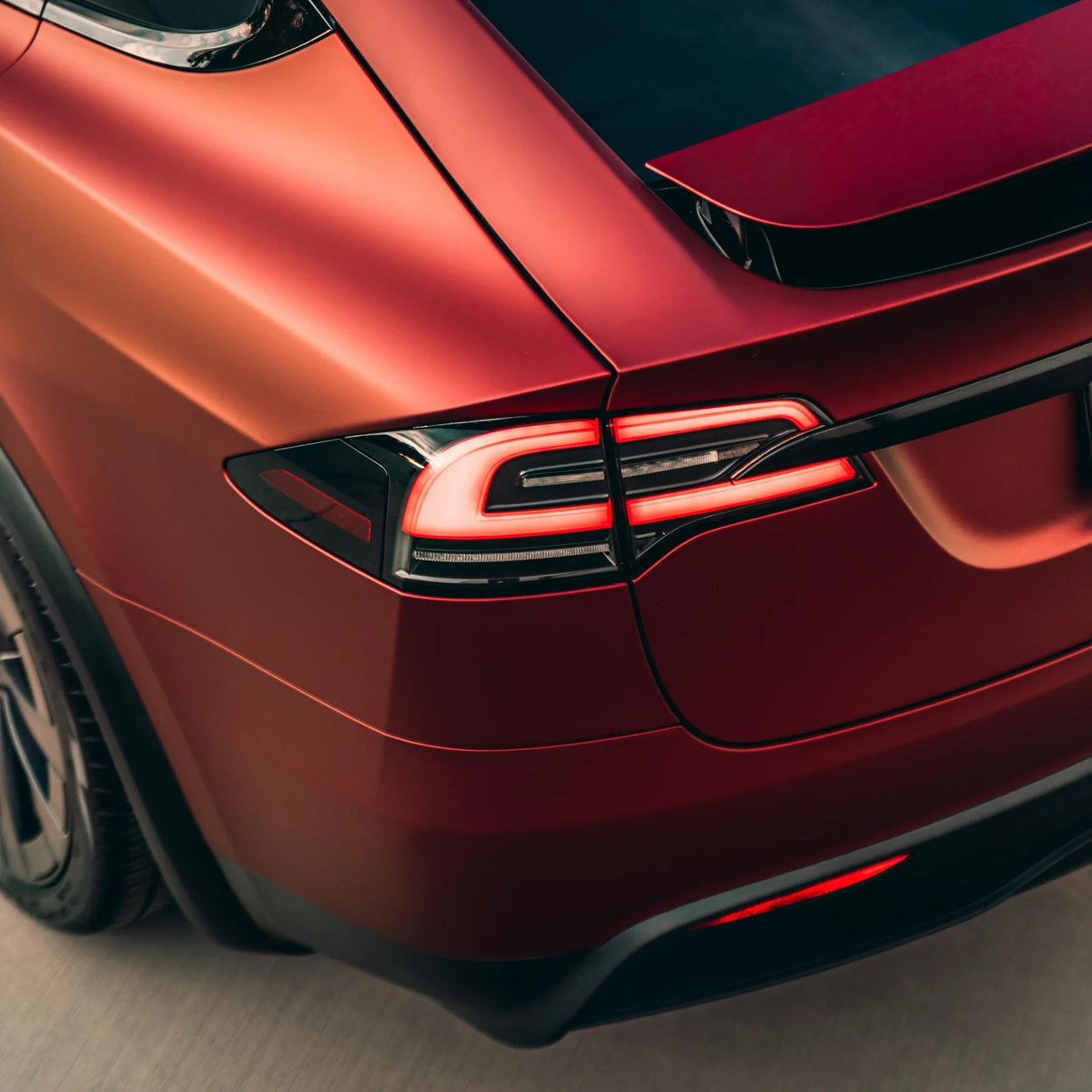 SATIN LIQUID METALLIC BLOOD RED